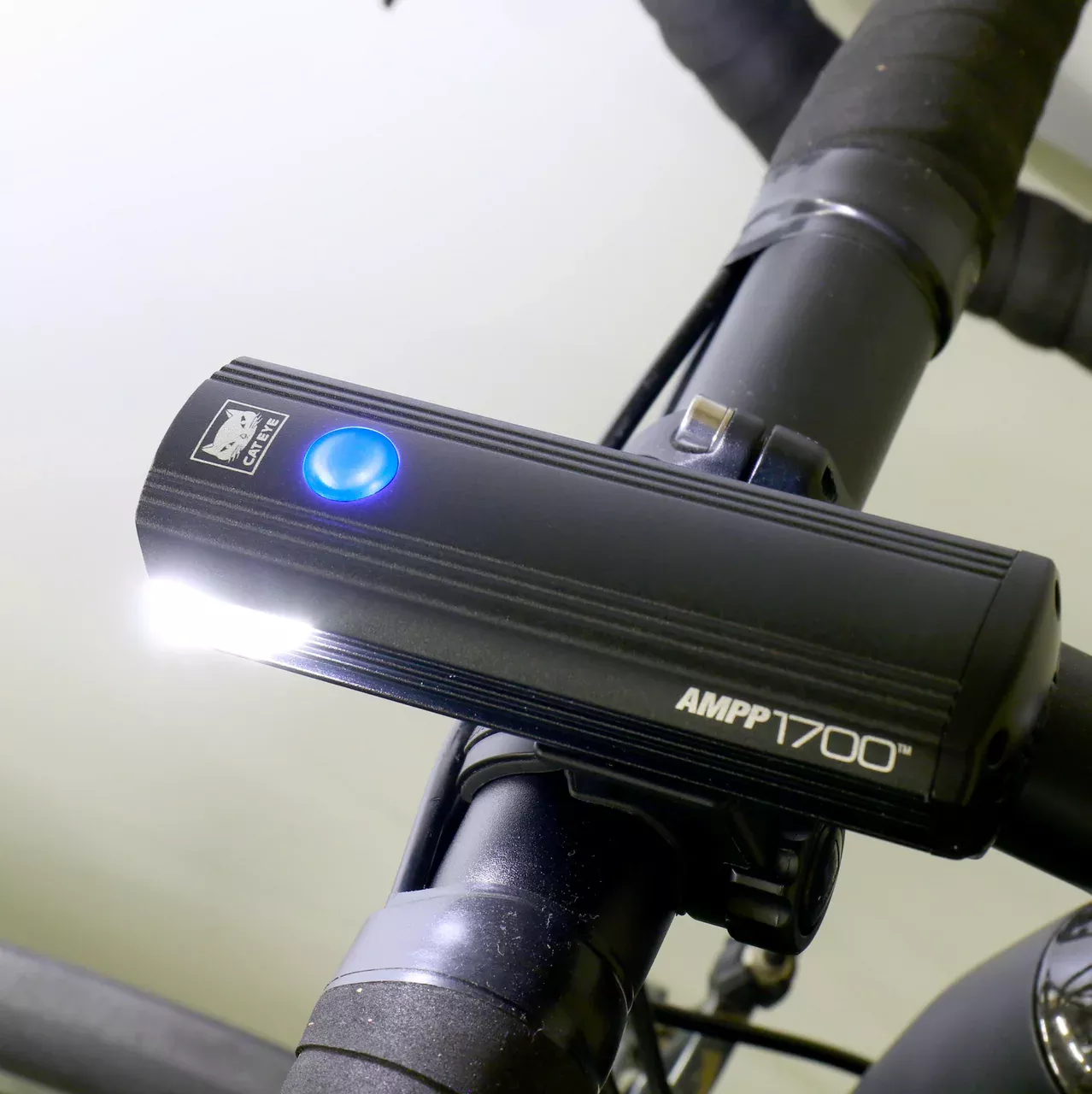 cateye-ampp-1700-front-usb-c-rechargeable-bike-light CatEye AMPP 1700 Front USB-C Rechargeable Bike Light